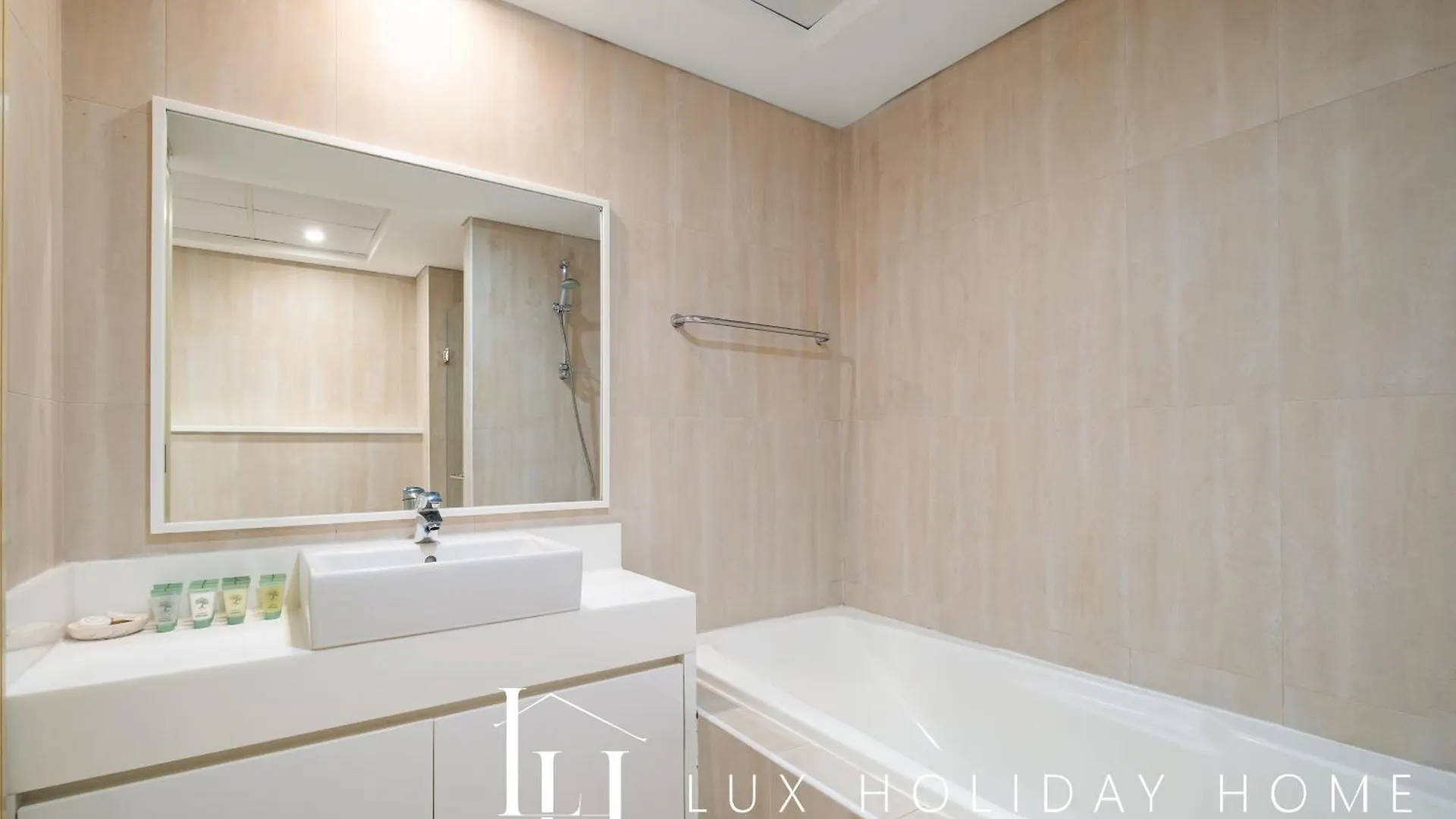 Lux The Jbr Beach Sea View Suite Dubaj